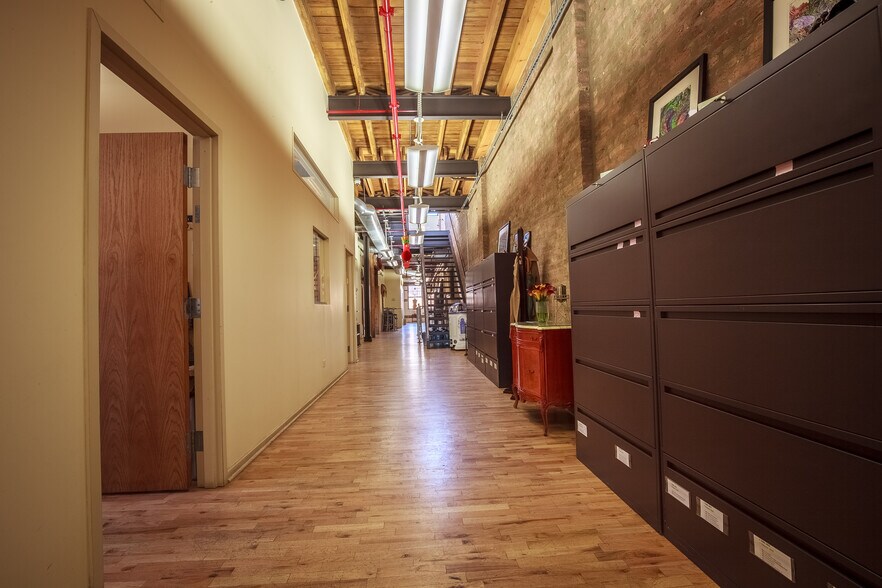 More Photos Of 4007 S Wabash Ave, Chicago Office For Sale