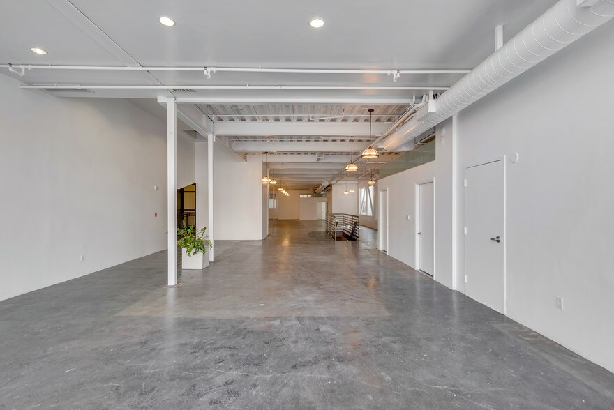 More Photos Of 708 N Croft Ave, Los Angeles Office For Lease