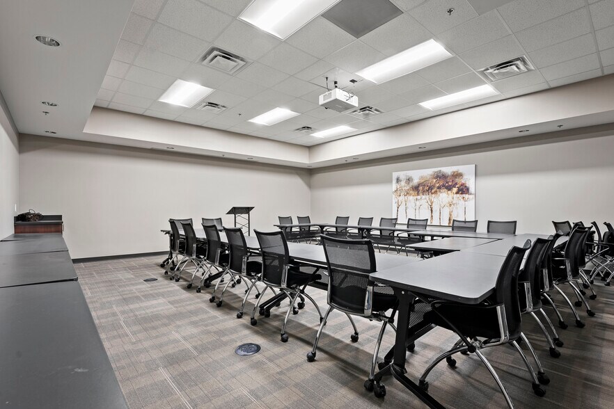 More Photos Of 5015 NW Canal St, Riverside Office For Lease