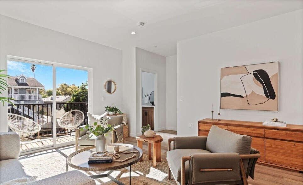 More Photos Of 10821 Hartsook St, North Hollywood Apartments For Sale
