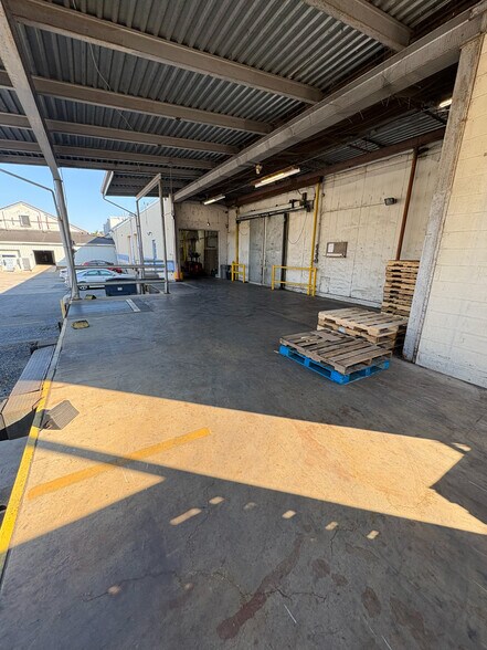 More Photos Of 1621 N 7th St, Harrisburg Warehouse For Sale