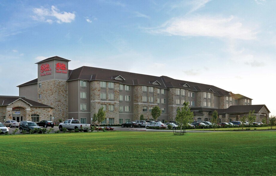Primary Photo Of 3701 S WS Young Dr, Killeen Hotel For Sale