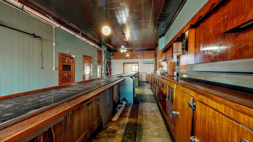 More Photos Of 209 S Main St, Jefferson General Retail For Sale