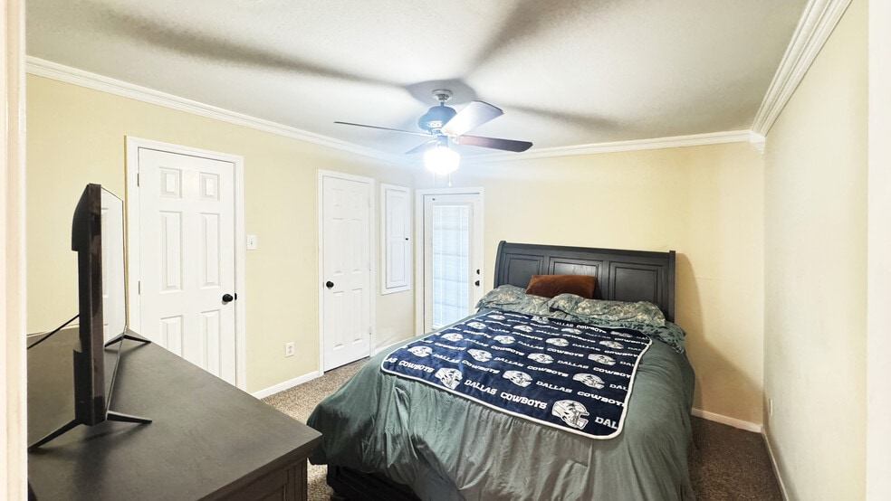 More Photos Of 6623 Gulf Fwy, Houston Office Residential For Sale