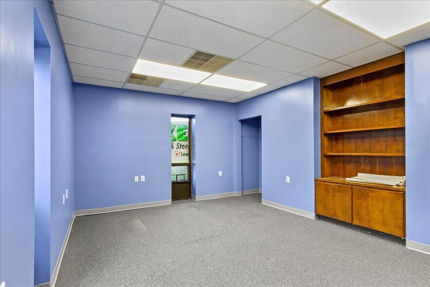 More Photos Of 6886 Wishart St, Huntsville Light Distribution For Lease