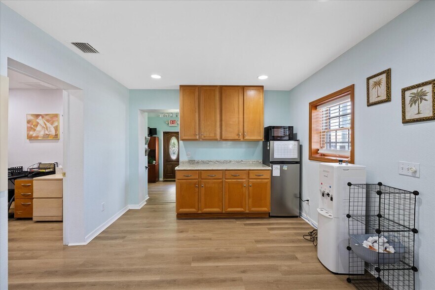 More Photos Of 6511 Main St, New Port Richey Office For Sale