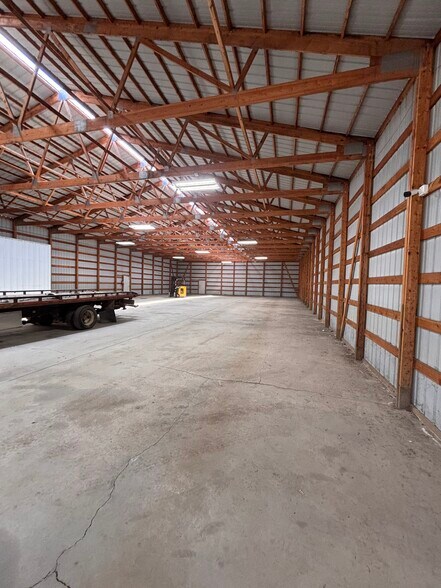 More Photos Of 804 SE 30th St, Des Moines Warehouse For Lease