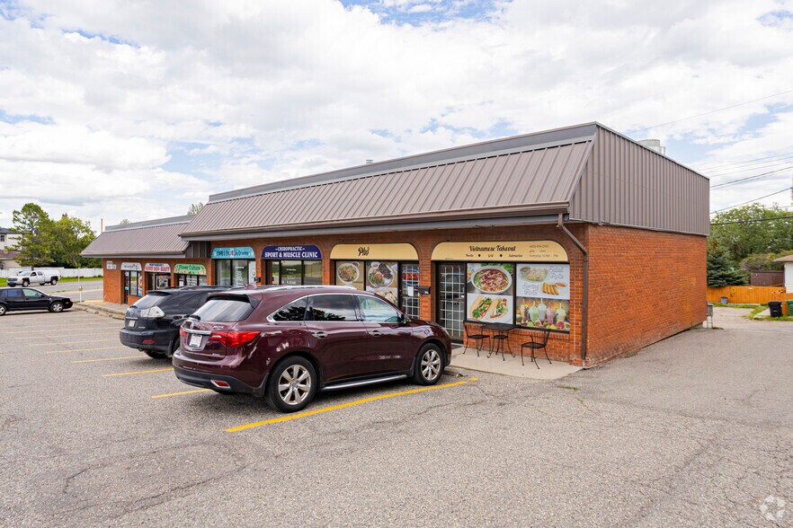 Primary Photo Of 550 Northmount Dr NW, Calgary Storefront Retail Office For Lease