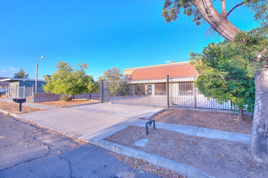 More Photos Of 229 S Olive Ave, Rialto Warehouse For Sale