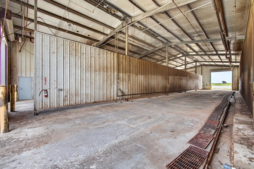 More Photos Of 906 S Eastern Ave, Elk City Warehouse For Sale