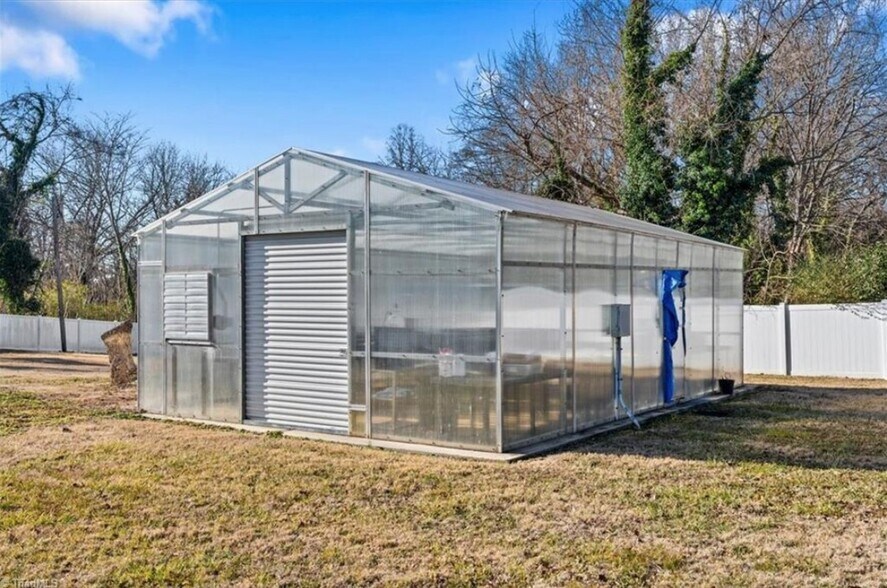 More Photos Of 1006 S Main St, Burlington Office For Sale