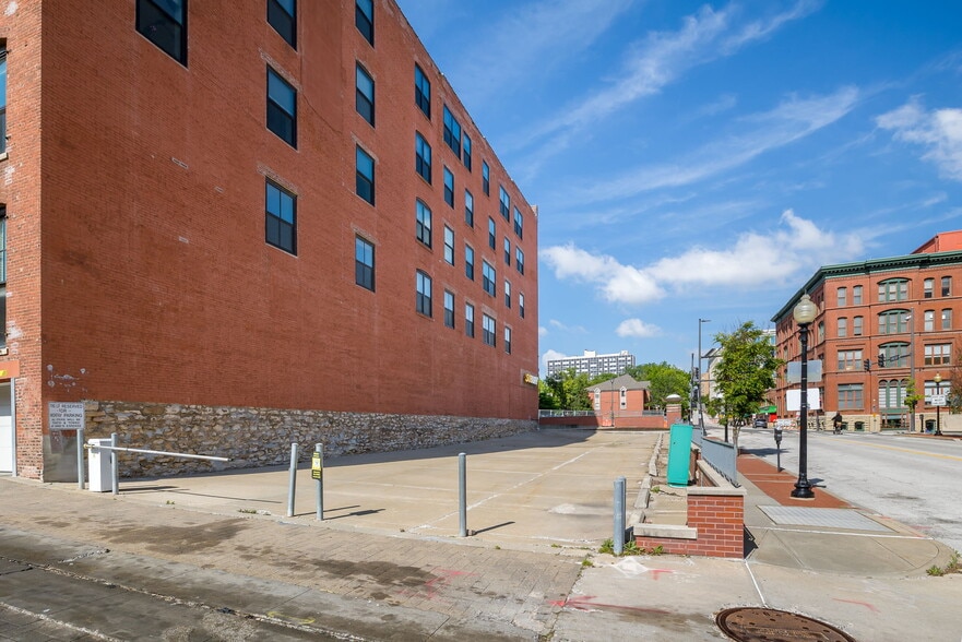 More Photos Of 905 Broadway Blvd, Kansas City Apartments For Sale