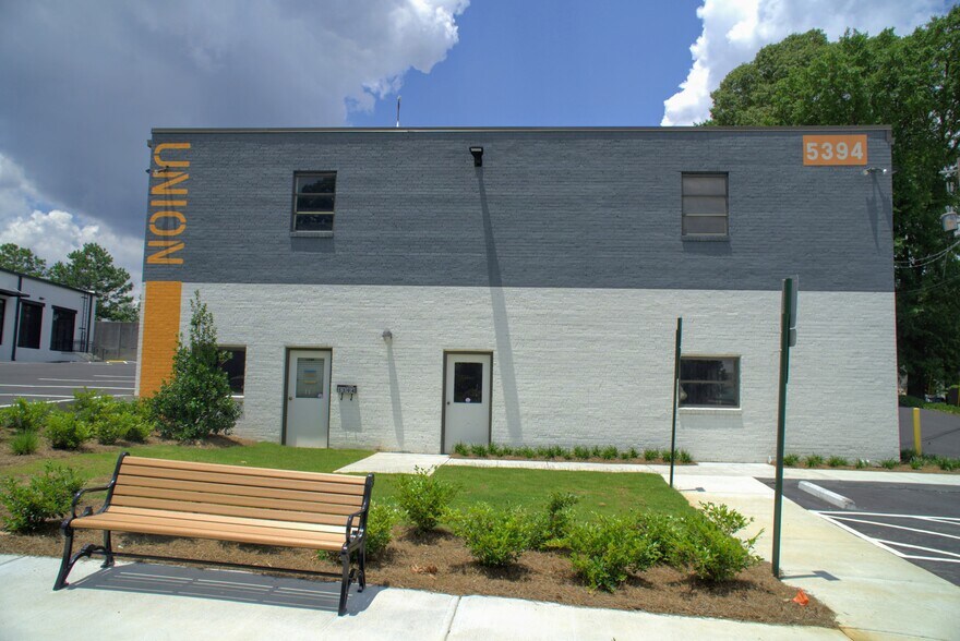 More Photos Of 5394 New Peachtree Rd, Chamblee Office For Sale
