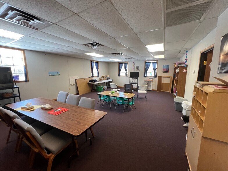 More Photos Of 212 S Sherman St, Leslie Religious Facility For Sale