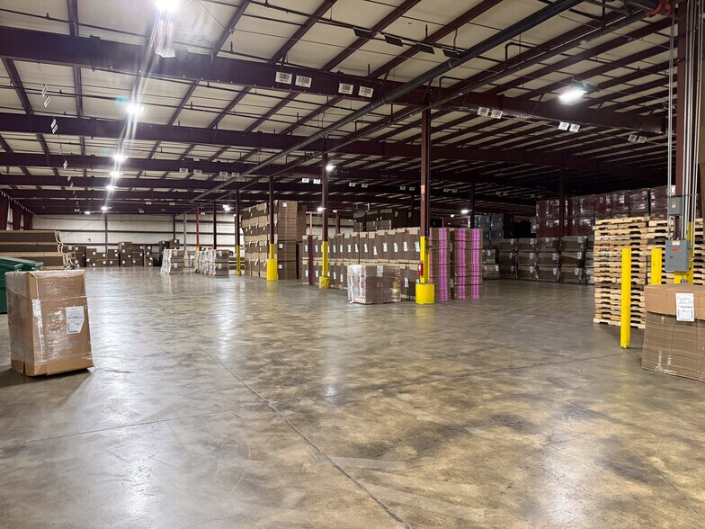 More Photos Of 311 N Linwood Ave, Appleton Warehouse For Lease