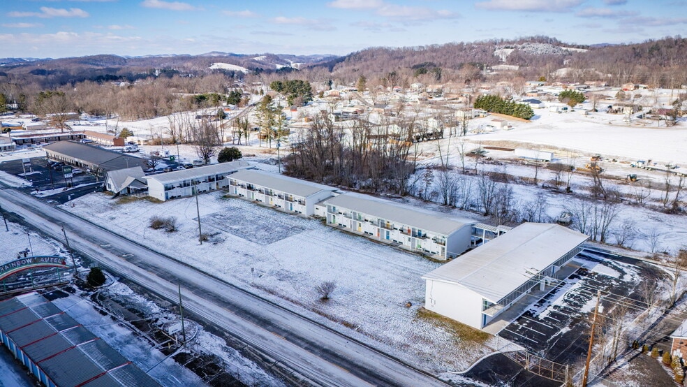 Primary Photo Of 15589 Lee Hwy, Bristol Apartments For Sale