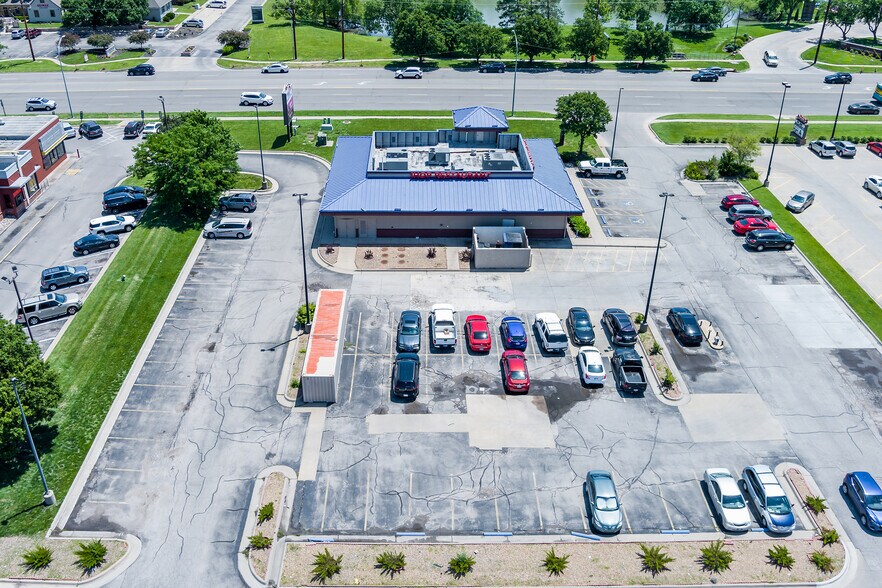 More Photos Of 3505 N Rock Rd, Wichita Restaurant For Lease