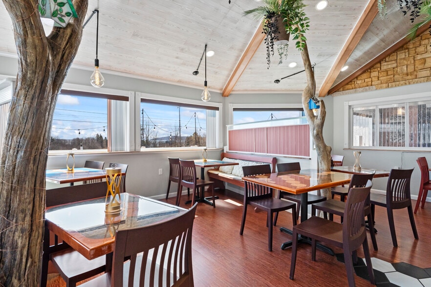 More Photos Of 357 W Main St, Searsport Freestanding For Sale