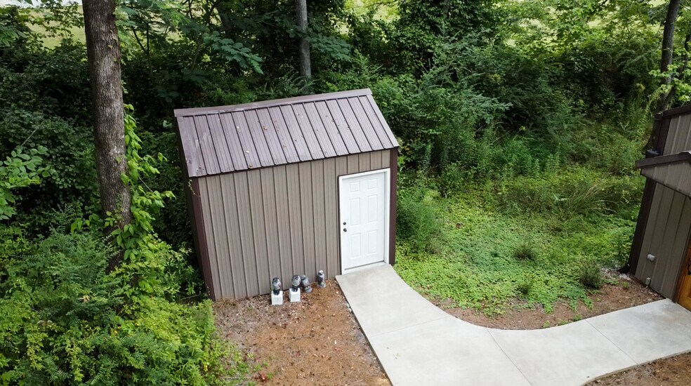 More Photos Of 387 A County Road 218, Corinth General Retail For Sale