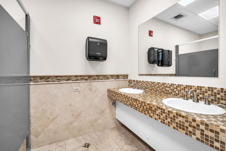 More Photos Of 399 NW 2nd Ave, Boca Raton Office For Lease