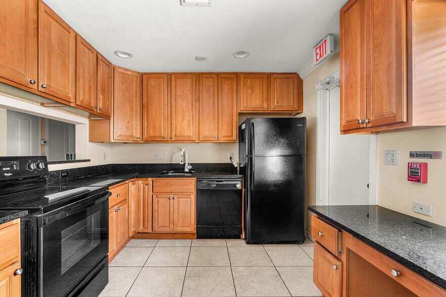 More Photos Of 2637 West Way, Riviera Beach Apartments For Sale