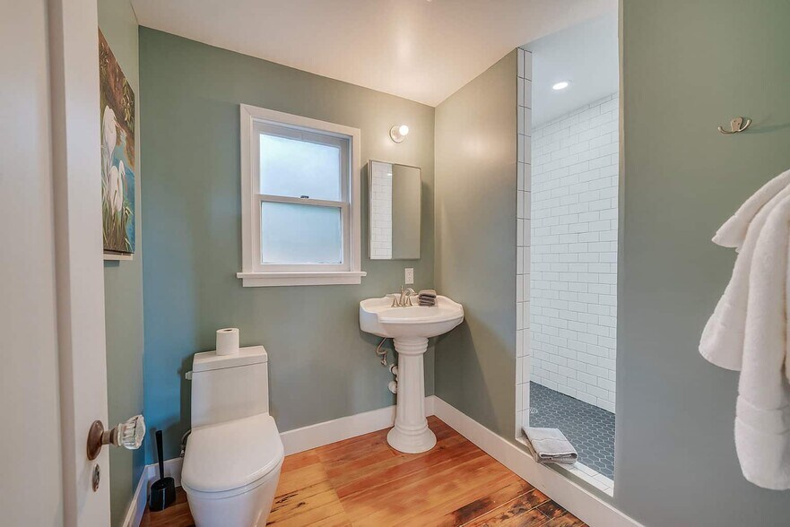 More Photos Of 25807 State Highway 189, Twin Peaks Hotel For Sale