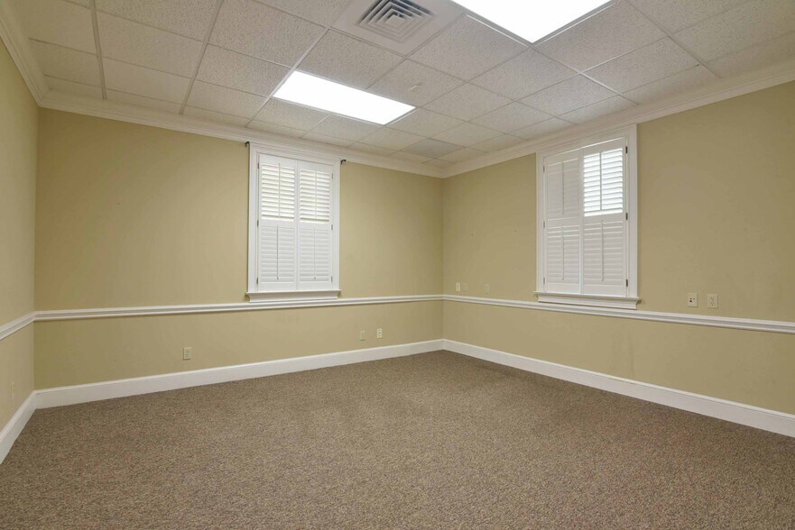More Photos Of 204 N Westover Blvd, Albany Office For Sale