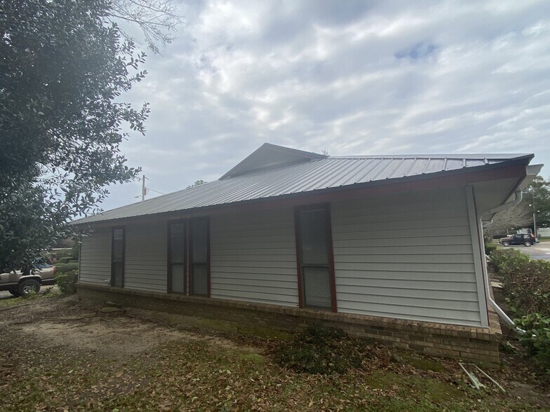 More Photos Of 105 W Camphor Ave, Foley Medical For Lease