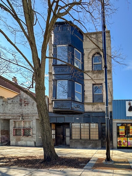 Primary Photo Of 8714 S Commercial Ave, Chicago Multifamily For Lease