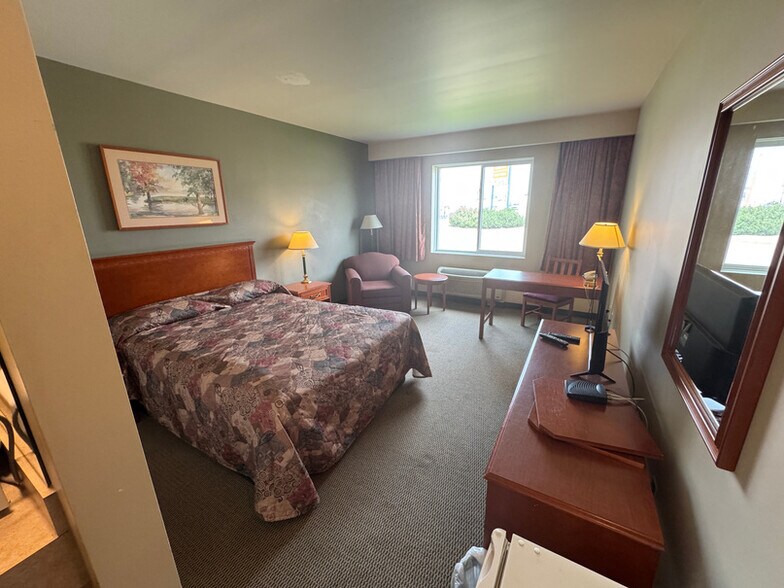 More Photos Of 6011 49 St, Barrhead Hotel For Sale