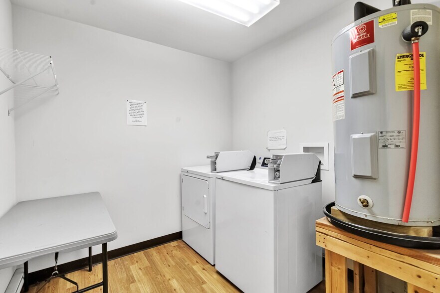More Photos Of 38 Washington St, Ellicottville Storefront For Sale