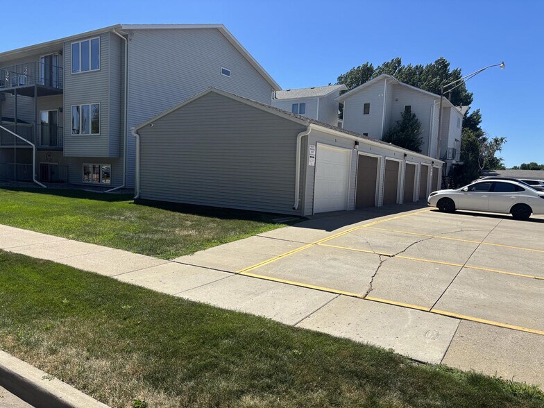 More Photos Of 2920 Warwick Loop, Bismarck Apartments For Sale