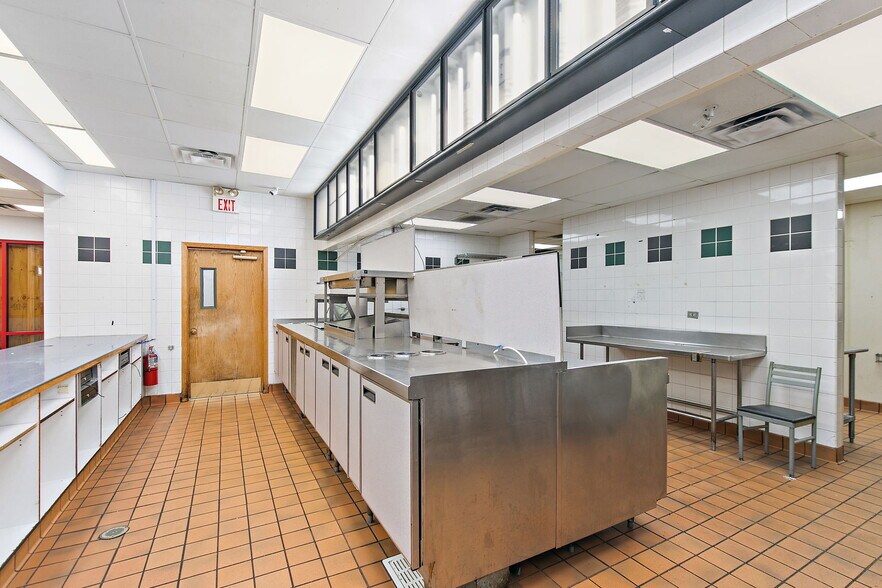 More Photos Of 240 Douglas Rd, Oswego Fast Food For Sale