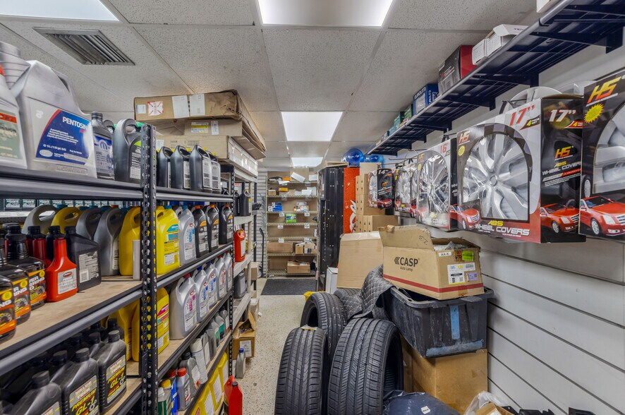 More Photos Of 8765 SW 40th St, Miami Auto Repair For Sale
