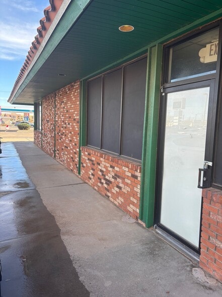 More Photos Of 9429 Dyer St, El Paso Freestanding For Lease