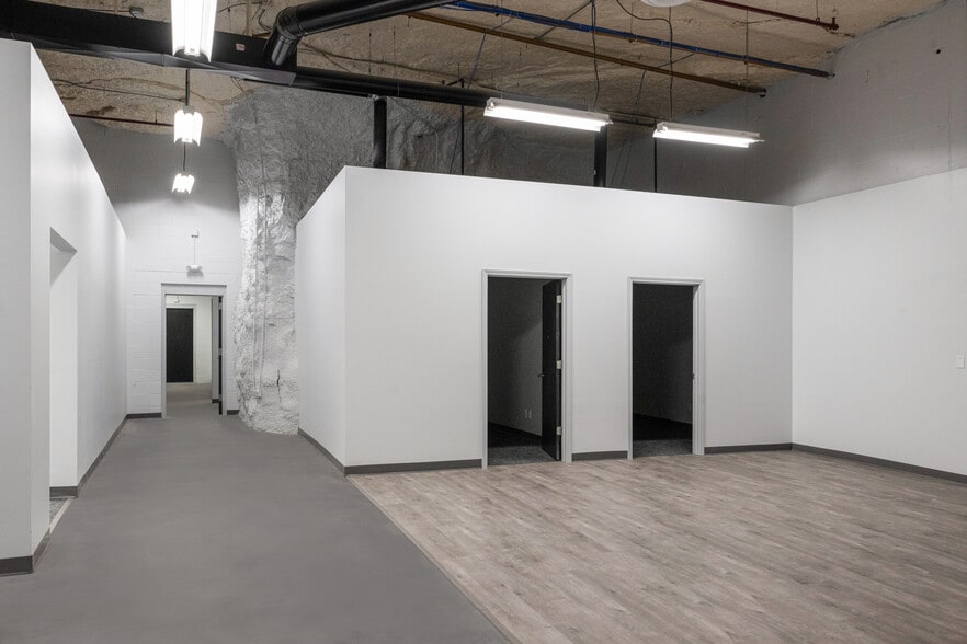 More Photos Of 5351 Lee's Summit Rd, Kansas City Warehouse For Lease