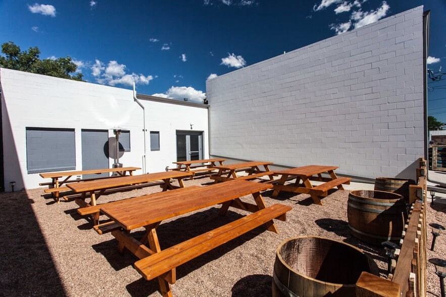 More Photos Of 5620-5624 Yukon St, Arvada Storefront For Lease