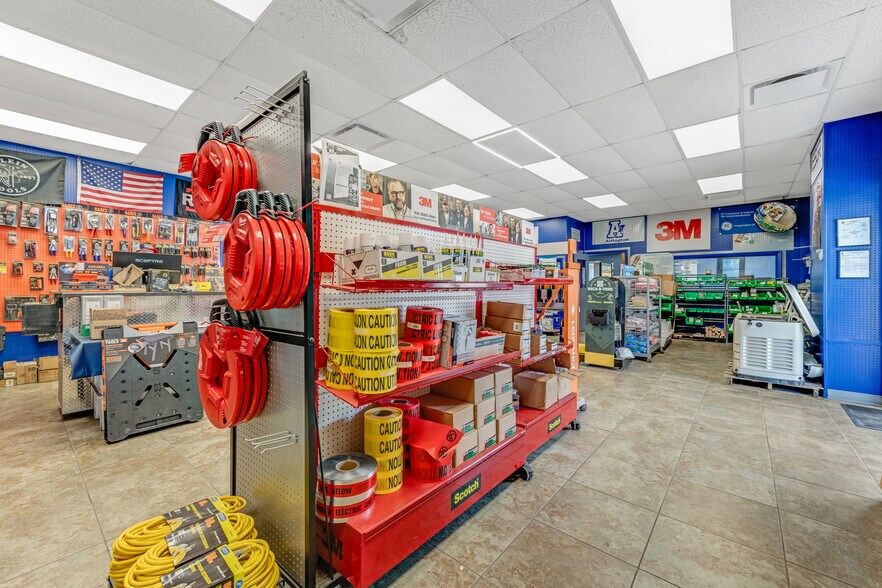 More Photos Of 809 Swift St, Daytona Beach Warehouse For Lease