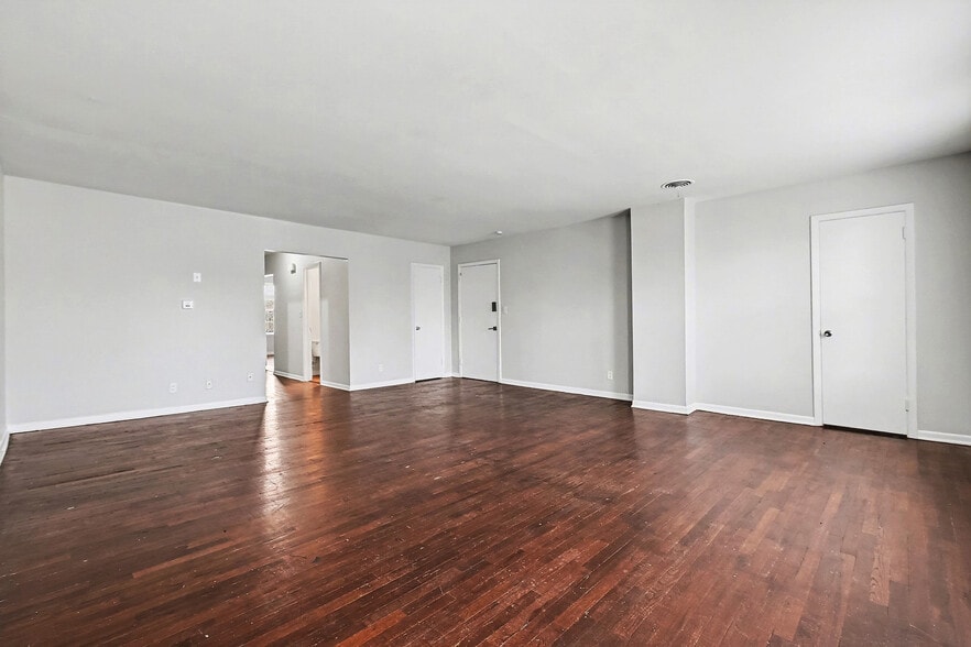 More Photos Of 2416 S 16th St, Omaha Apartments For Sale