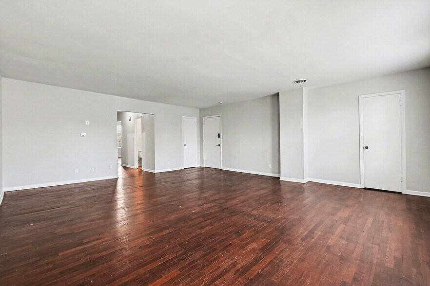 More Photos Of 2416 S 16th St, Omaha Apartments For Sale