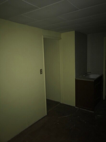 More Photos Of 337 Oak Ave, Spruce Pine Office For Lease