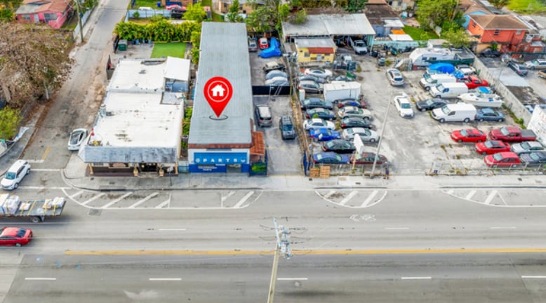 More Photos Of 2112 NW 36th St, Miami Auto Repair For Sale