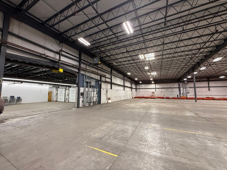 More Photos Of 111 Braley Rd, East Freetown Warehouse For Lease