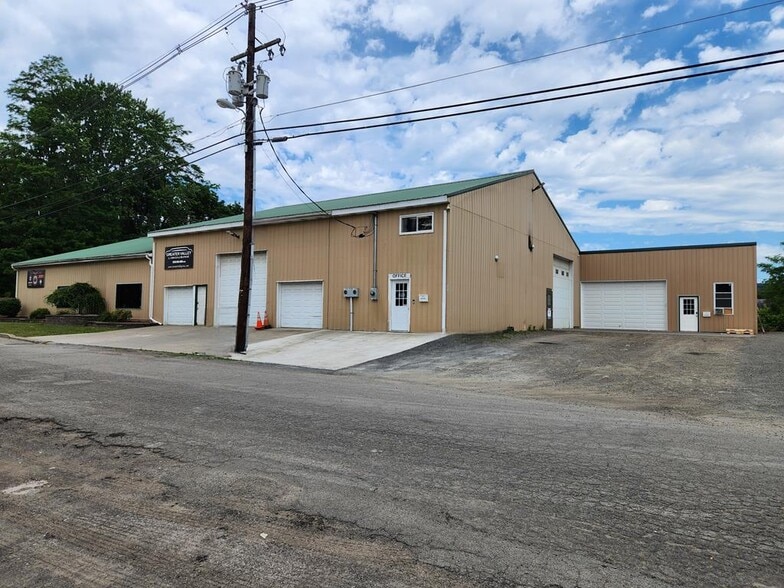 More Photos Of 241 Erie St, Waverly Flex For Sale