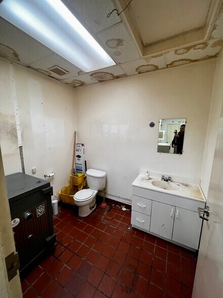 More Photos Of 115 Wyoming Ave, Scranton Convenience Store For Lease
