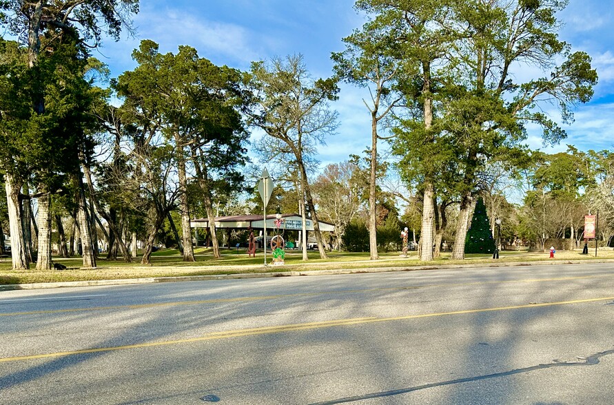 More Photos Of 21499 Eva St, Montgomery Office For Lease