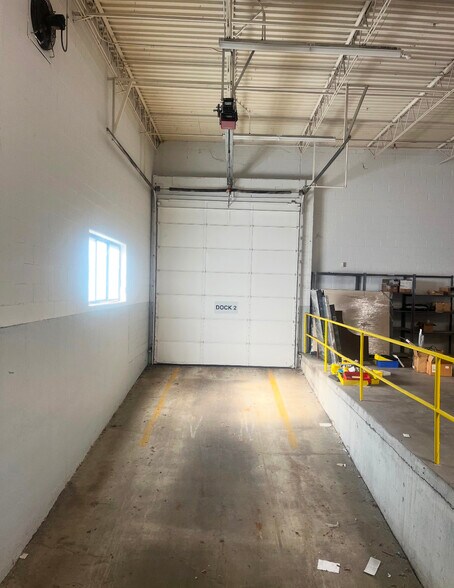 More Photos Of 820 Sivert Dr, Wood Dale Warehouse For Sale
