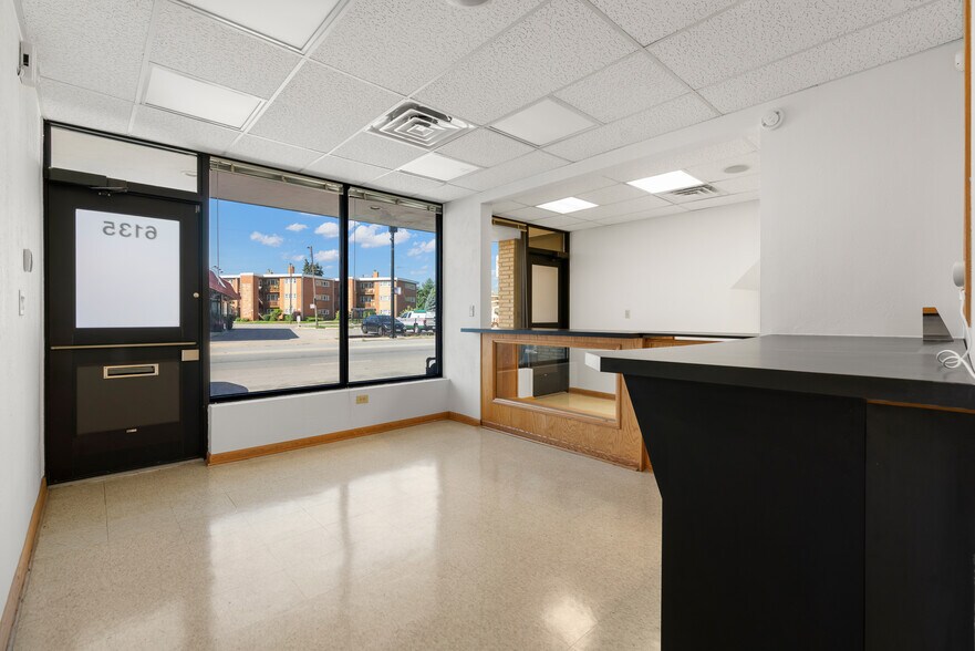 More Photos Of 6135 N Elston Ave, Chicago Office Residential For Sale