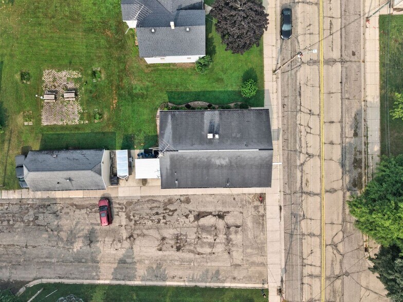 More Photos Of 133 E Main St, Embarrass Specialty For Sale
