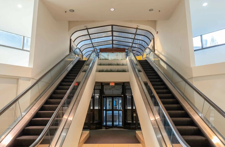 More Photos Of 500 Renaissance Ctr, Detroit Office For Lease